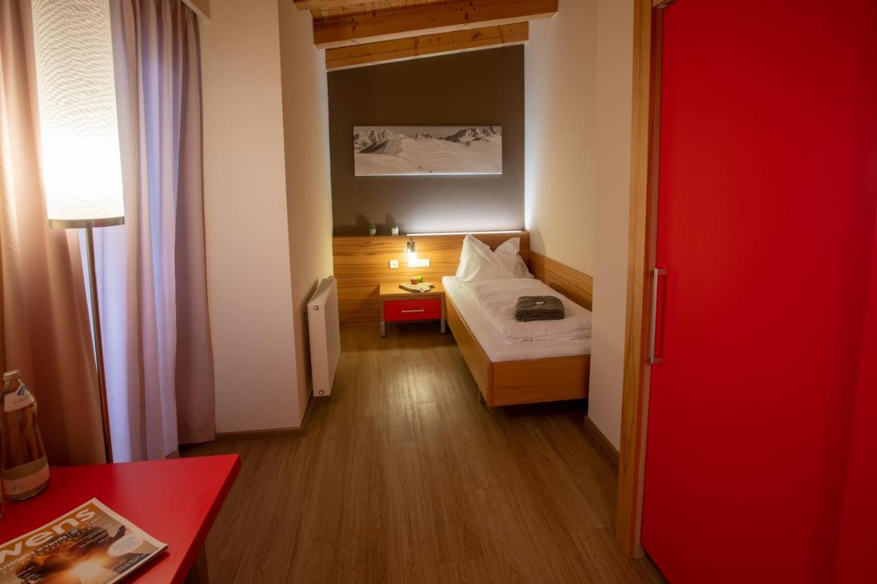Single Room,1765310641:JPEG