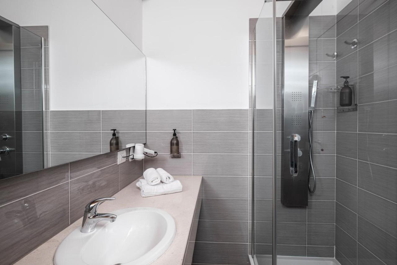 Chambre Double ou Lits Jumeaux - Vue sur Piscine