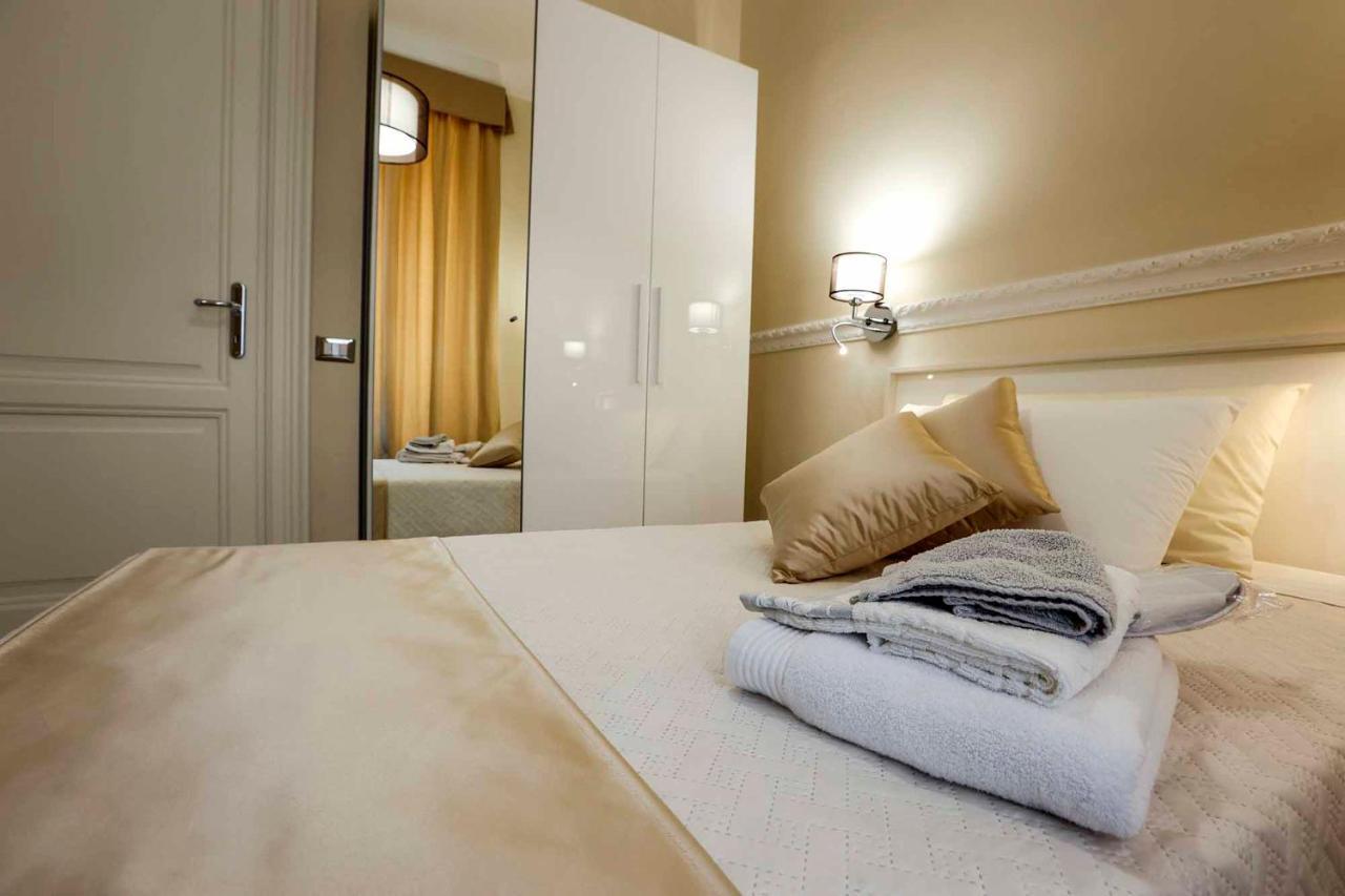 Single Room with Private External Bathroom