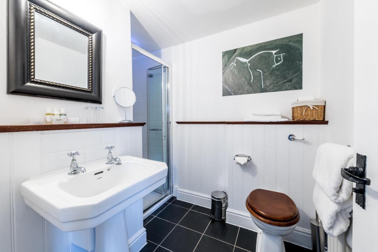 Double or Twin Room Bathtub Shower,1139289148:JPEG