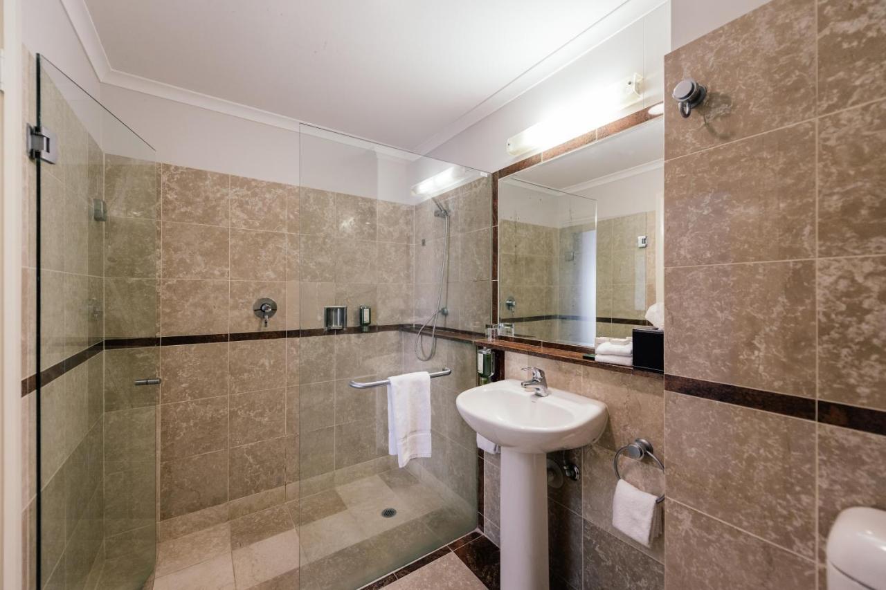 Lake View King Room