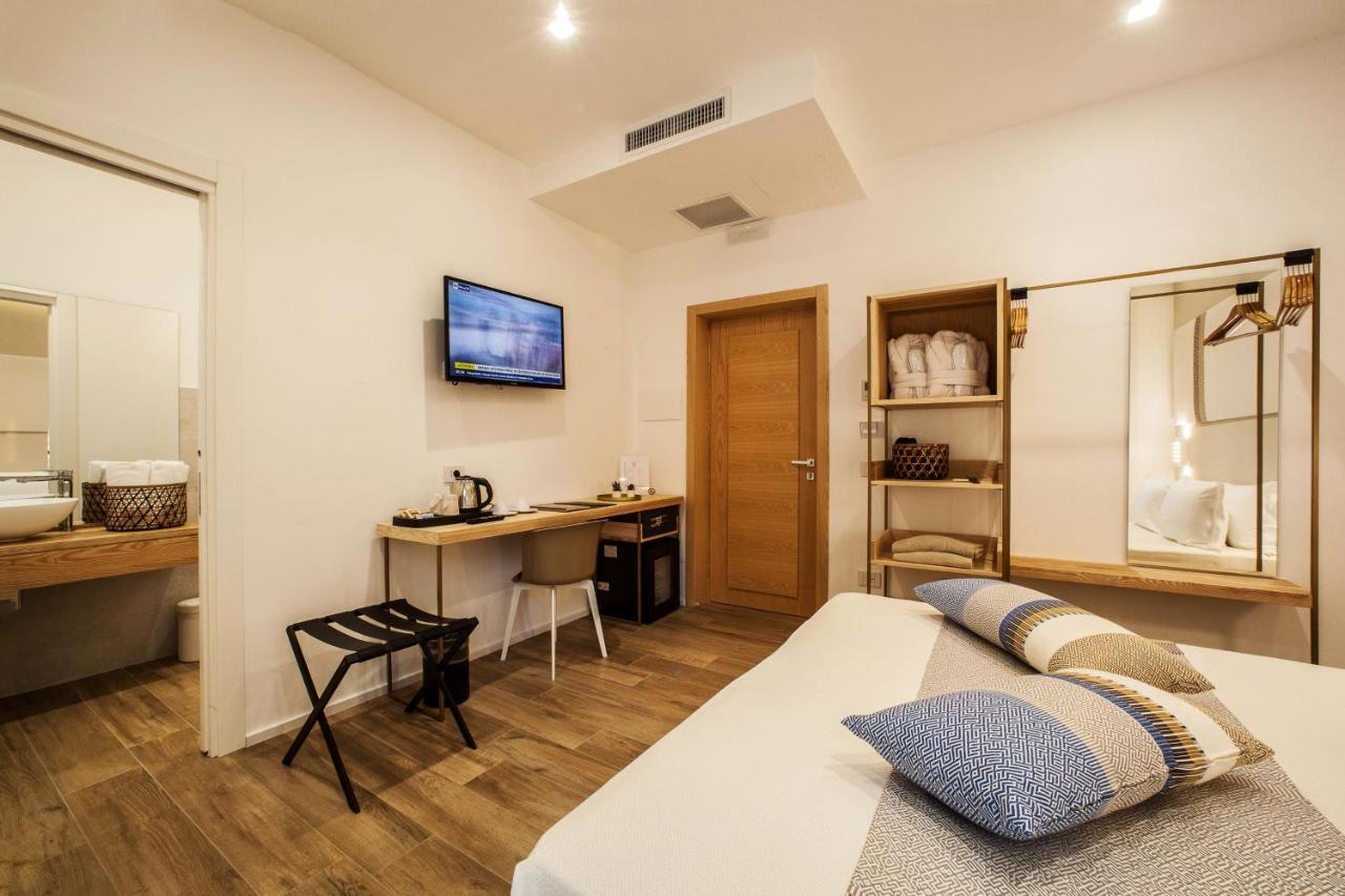 Deluxe Double or Twin Room Pool Access,1145845408:JPEG