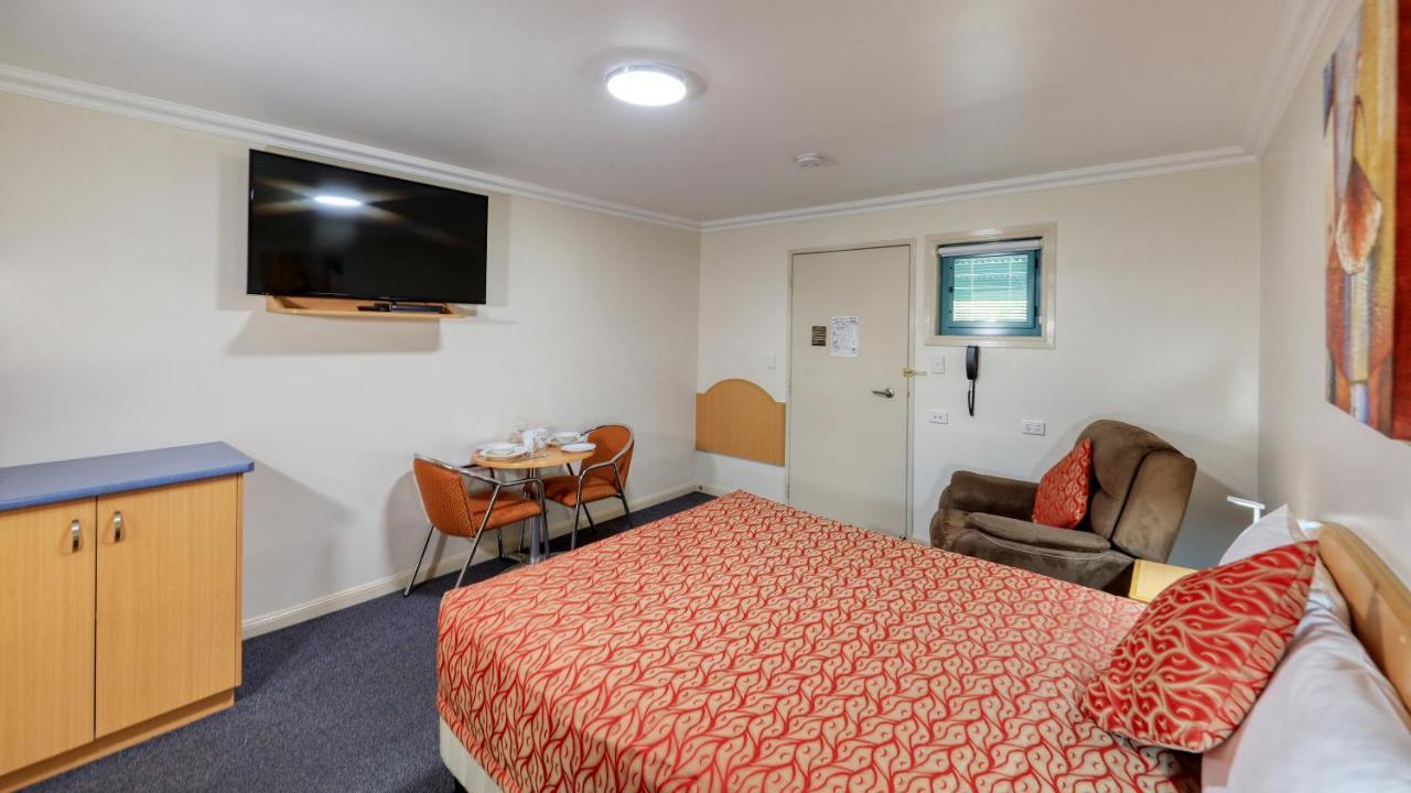 Motel Deluxe Queen Access
