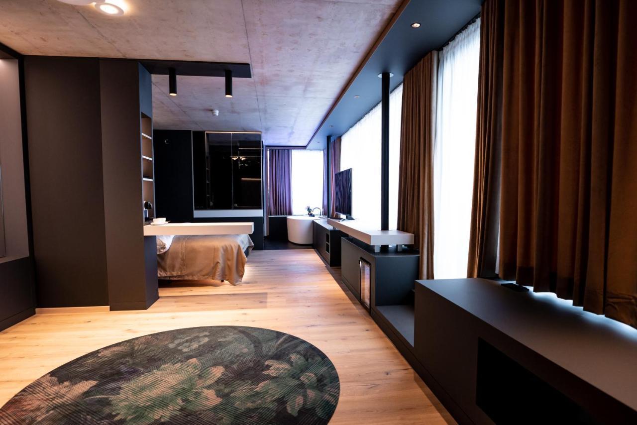 Suite mit Kingsize-Bett und Balkon