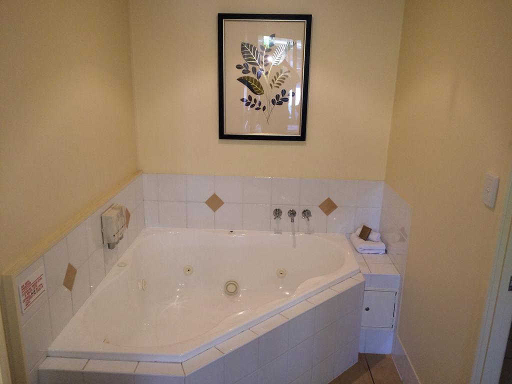 Suite Spa Bath,115029380:JPEG