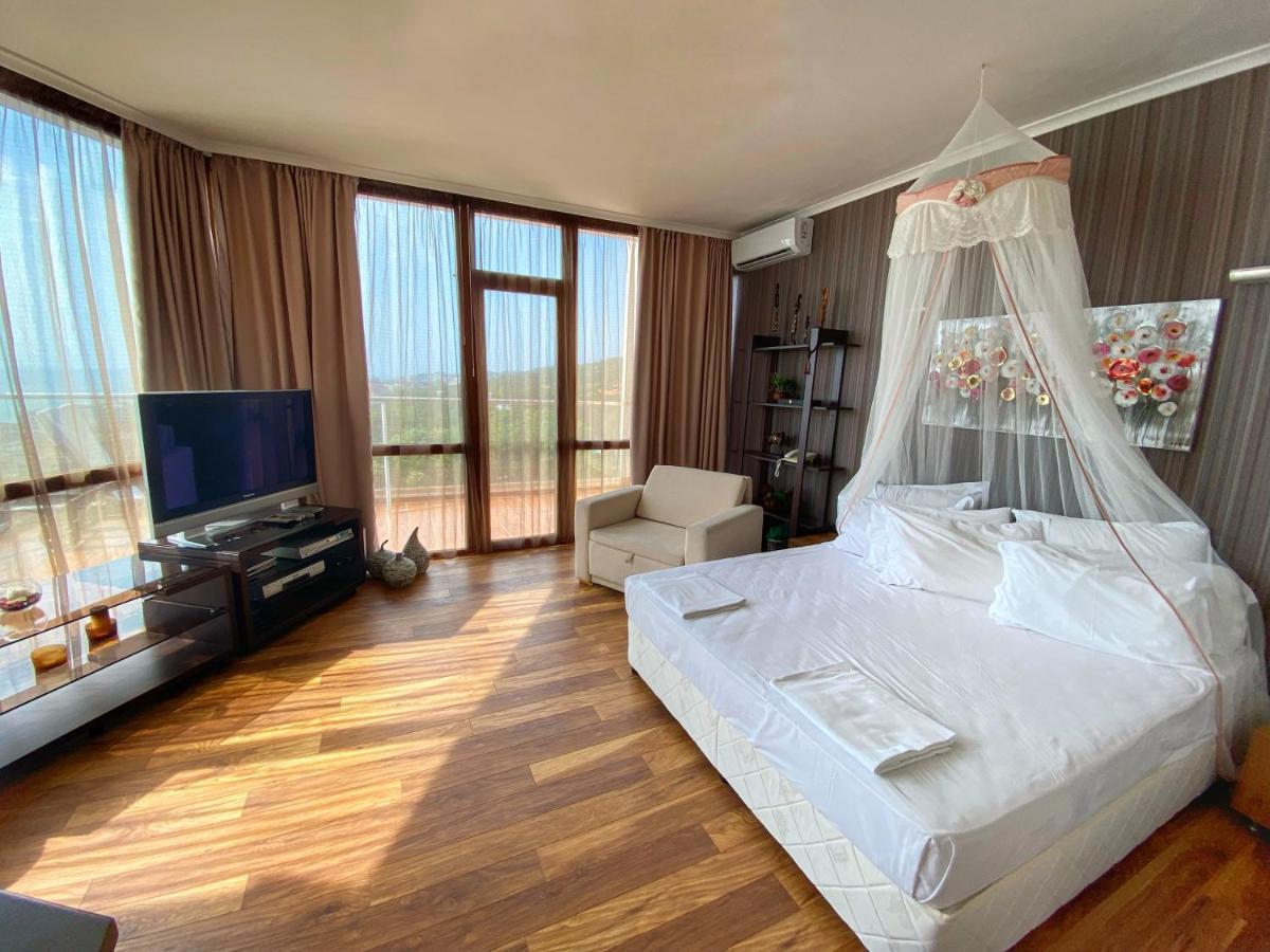 Two-Bedroom Apartment Balcony Sea View