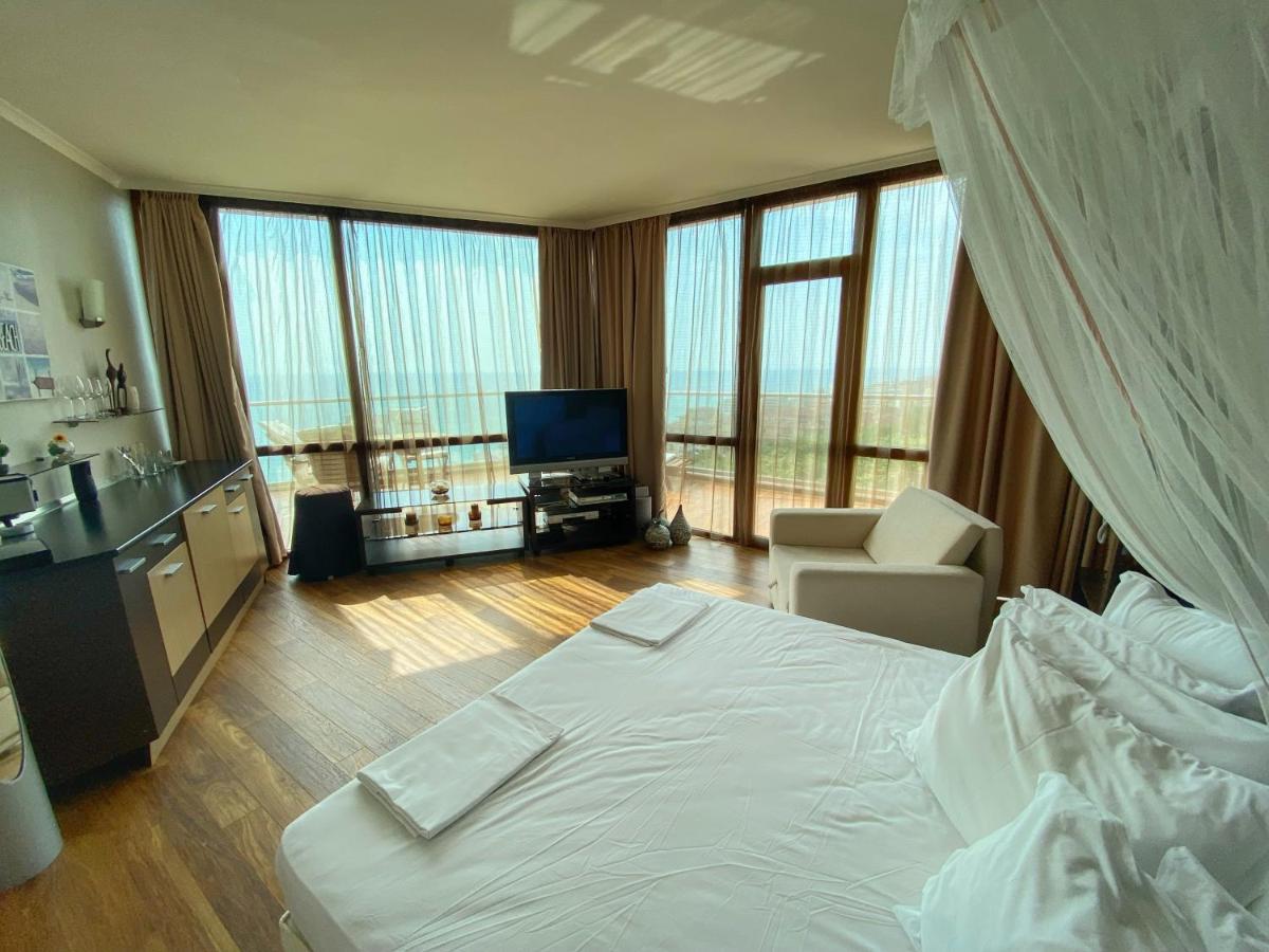 Two-Bedroom Apartment Balcony Sea View