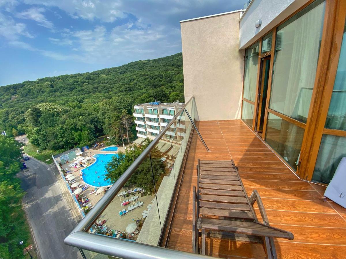 Two-Bedroom Apartment Balcony Sea View