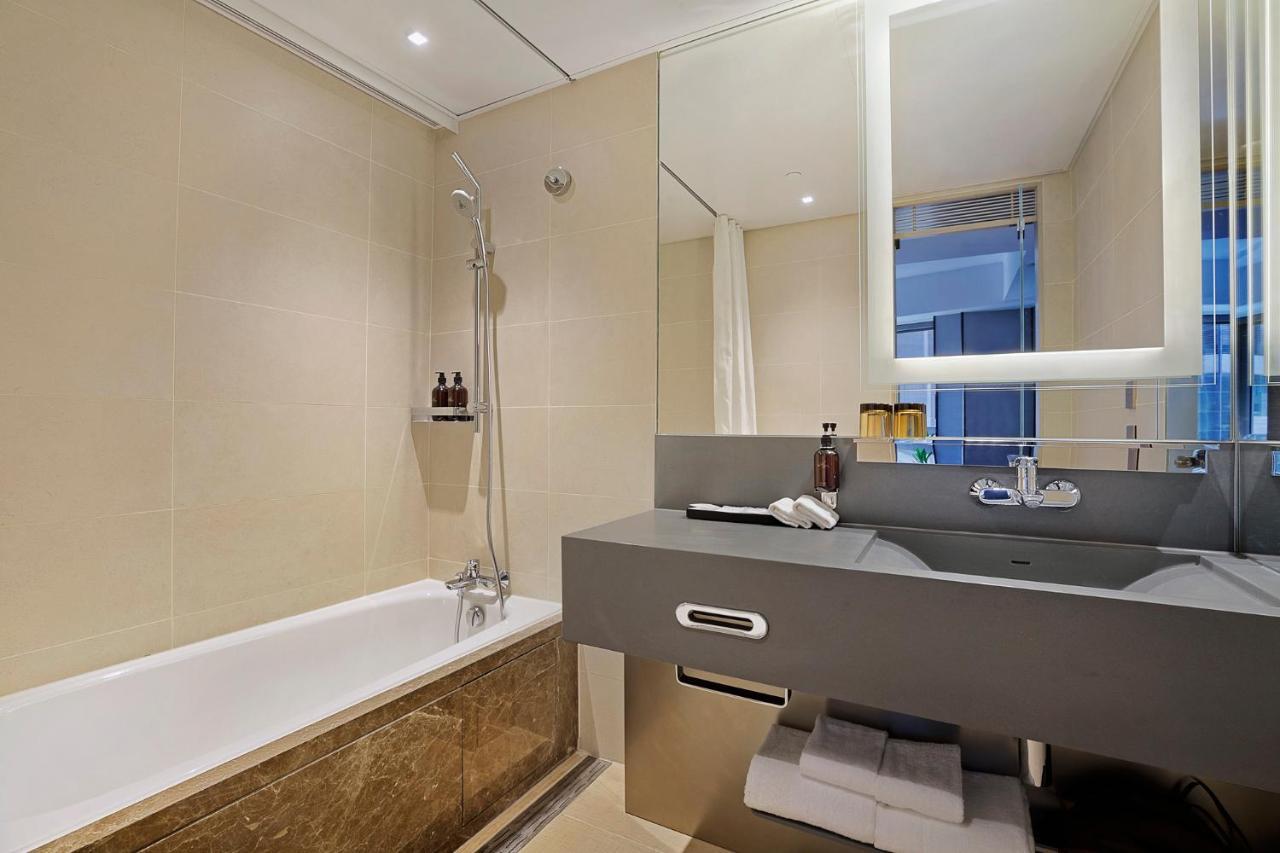 Alex Queen Suite