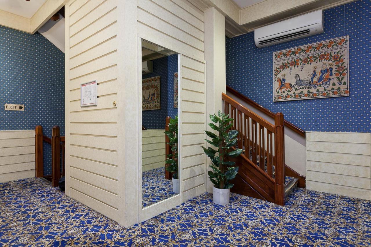 Standard Queen Room