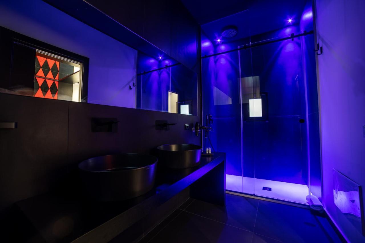 Deluxe Double Room Bath
