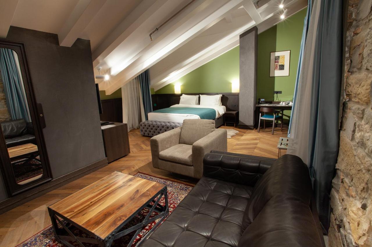 Executive Suite,1162580544:JPEG