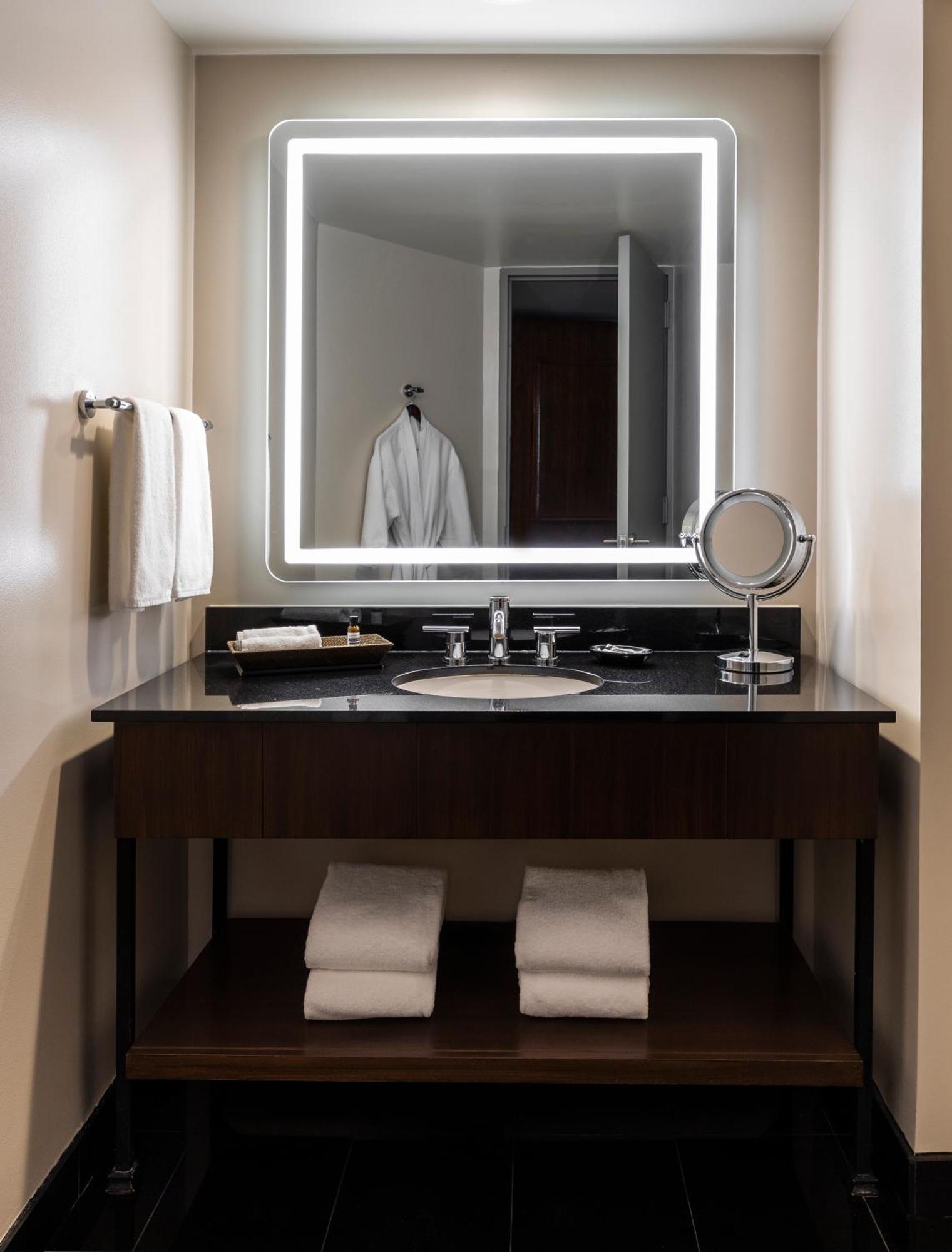 Eck-Doppelzimmer mit 2 Doppelbetten