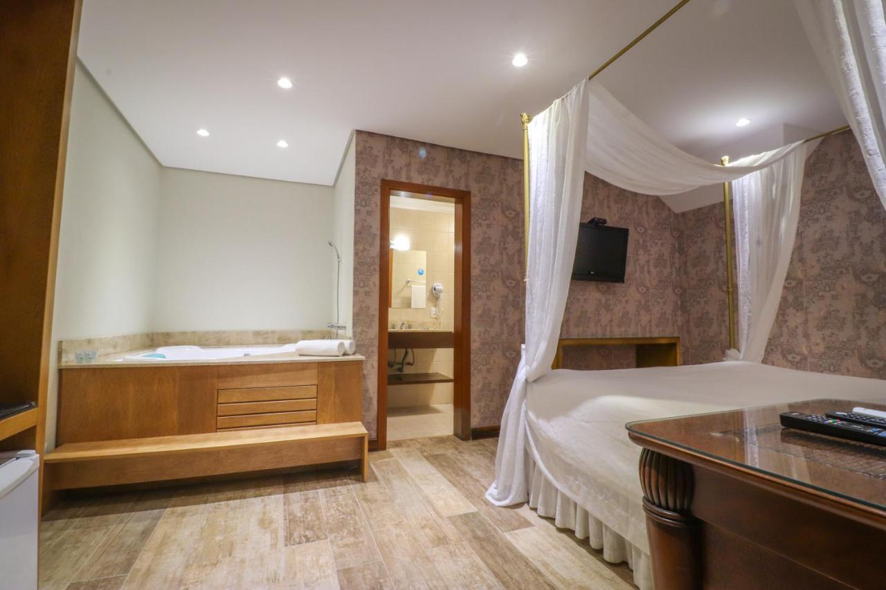 Suite Deluxe com Banheira de Hidromassagem