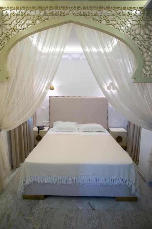 Deluxe Double Room Shower,1169547514:JPEG