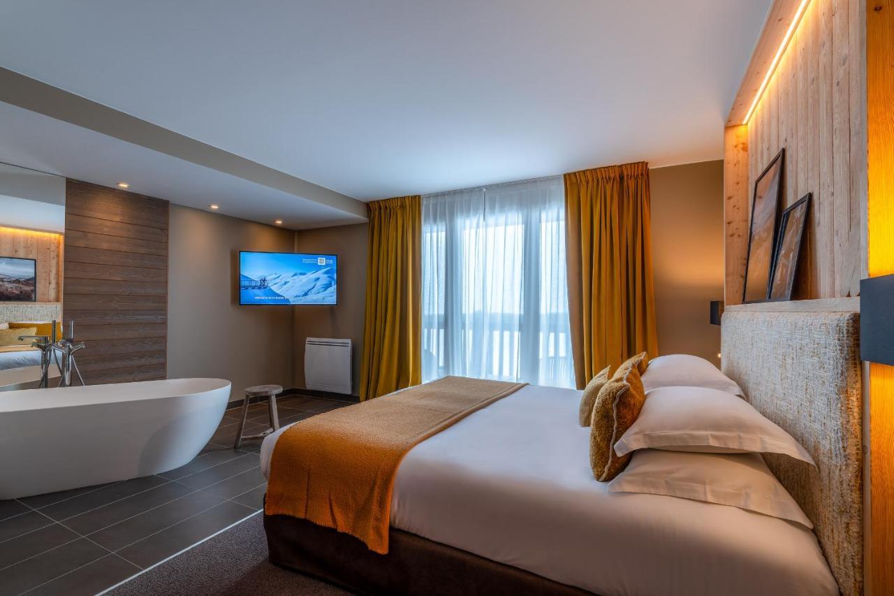 Suite with Mountain View and spa access
