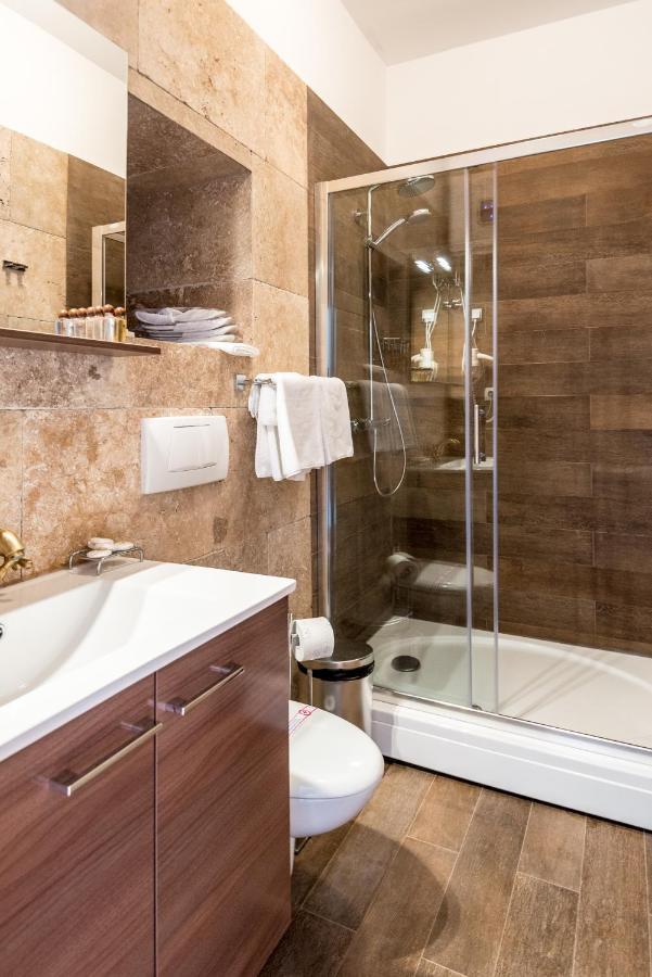 Private Entrance Penthouse with Main Square and Bay View