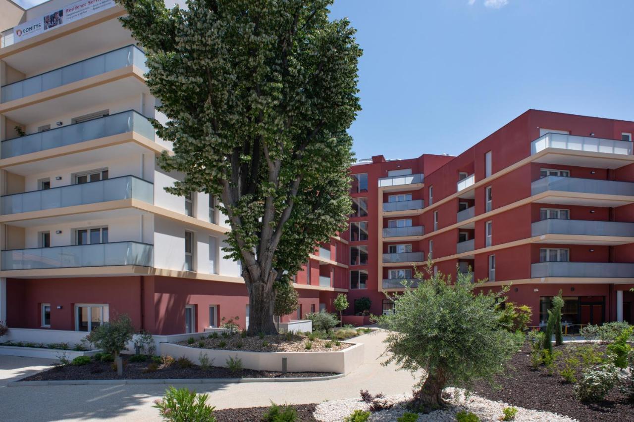 One-Bedroom Apartment Balcony,1179585490:JPEG