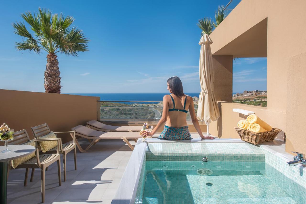 Suite Familiare con Vista Mare e Vasca Idromassaggio all'Aperto