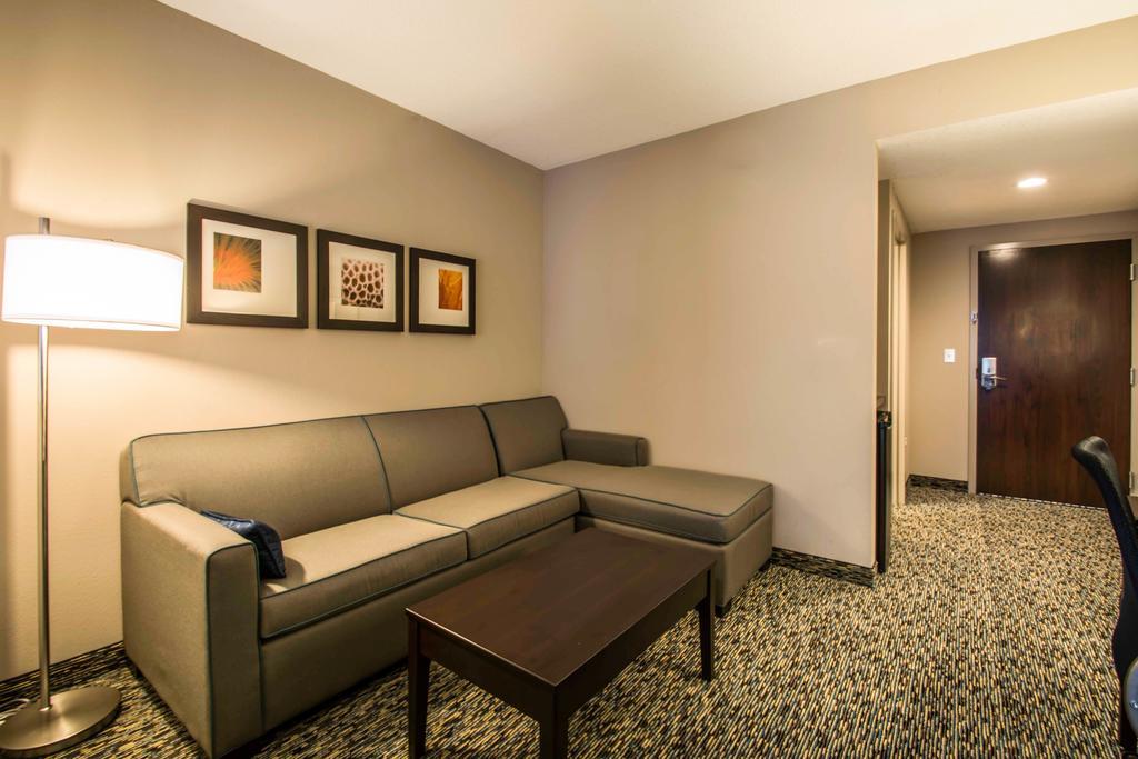 Suite with Two Queen Beds - Accessible/Non-Smoking