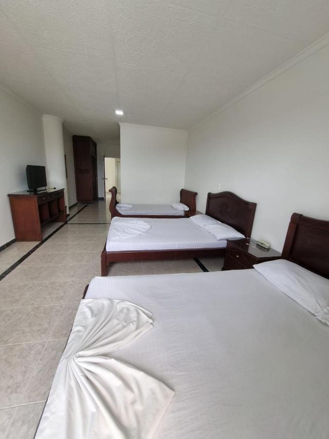 Standard Family Room,1182014419:JPEG