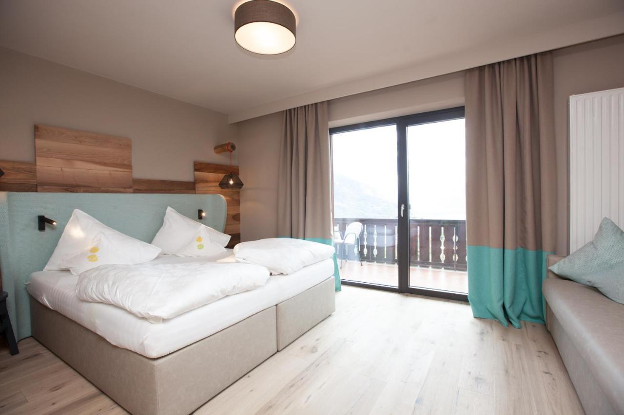 Deluxe Double Room Shower