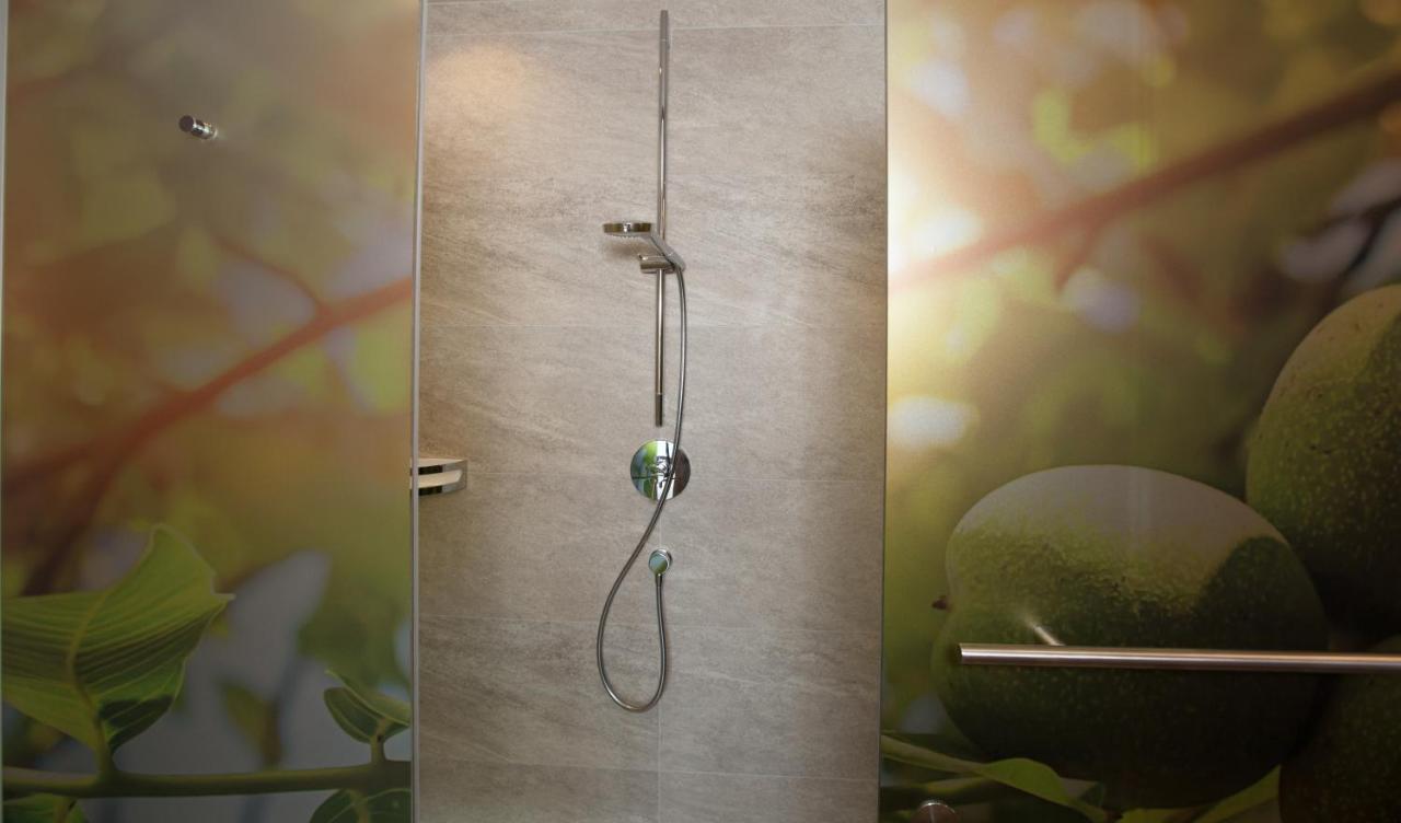 Deluxe Double Room Shower