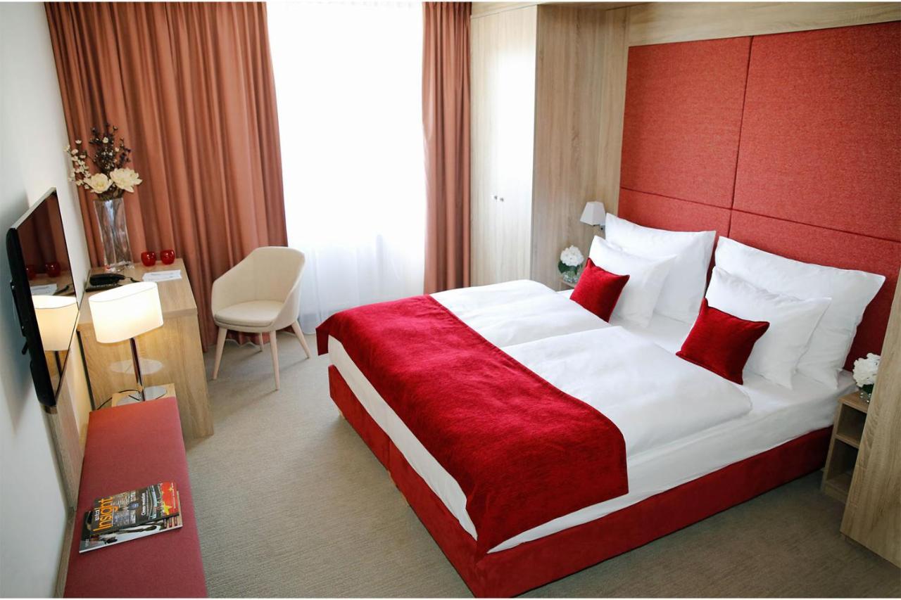 Deluxe room swimming pool GYM,1697203642:JPEG