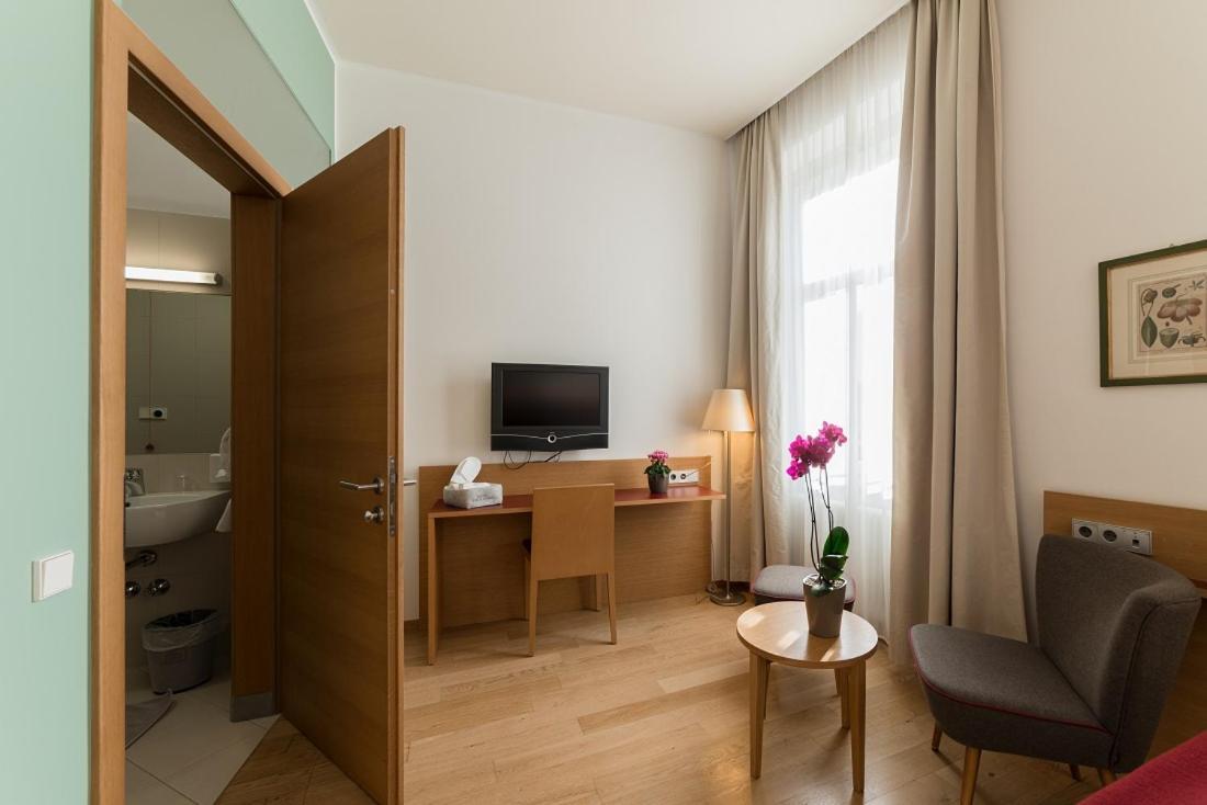Single Room,1187972293:JPEG