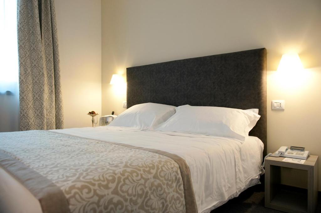 Double or Twin Room,1580785479:JPEG