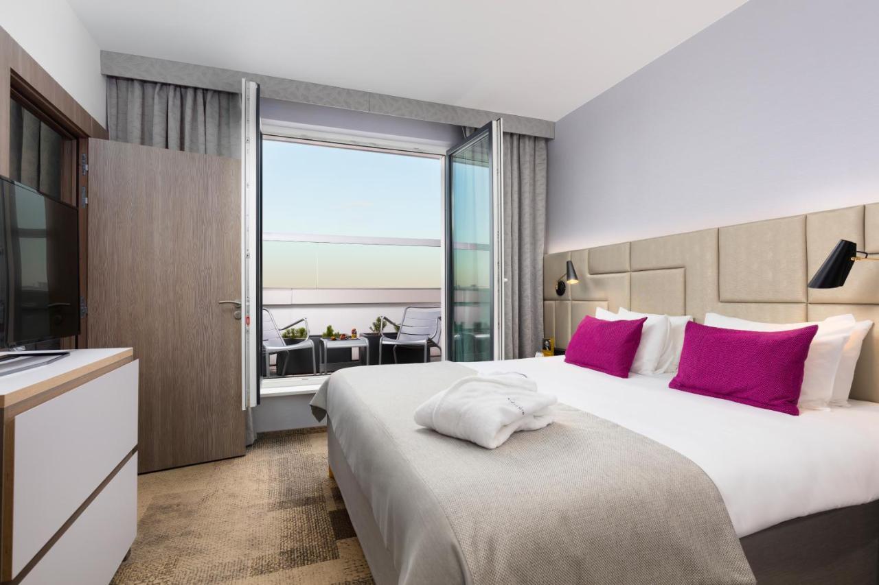 Executive Suite with Queen bed and Terrace