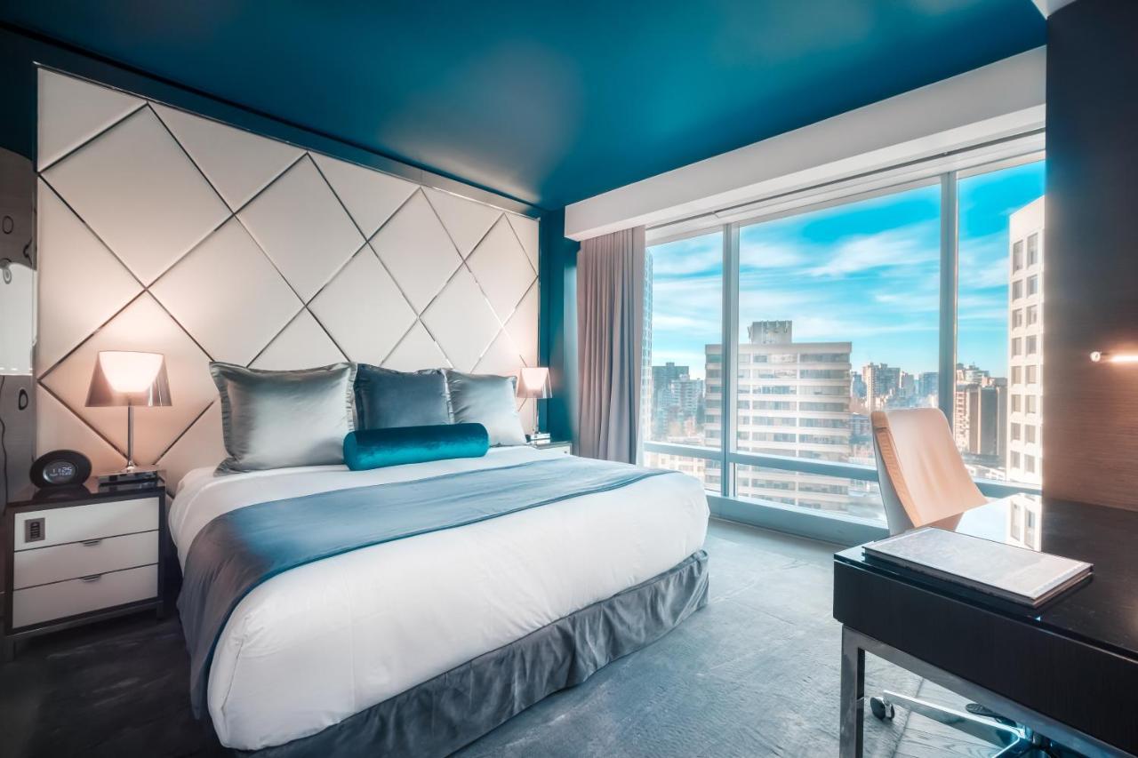 Alojamiento con cama extragrande y vistas al paisaje urbano