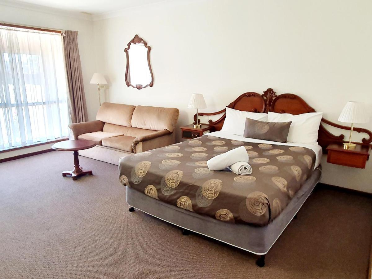 Queen Room with Spa Bath