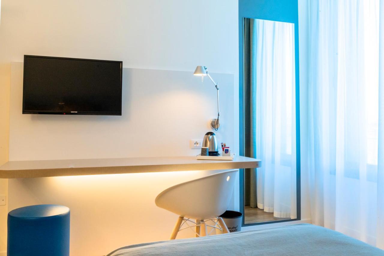 One-Bedroom Apartment,835841582:JPEG