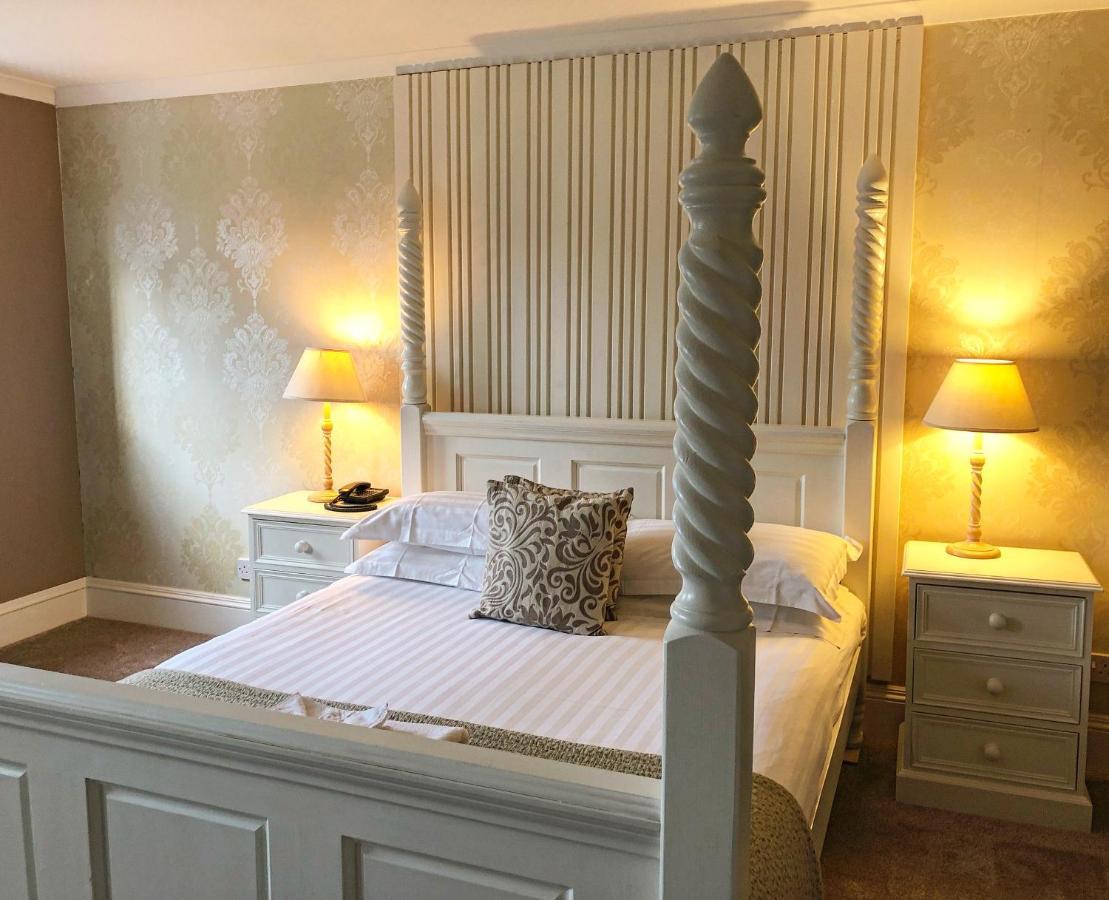 Four Poster Room