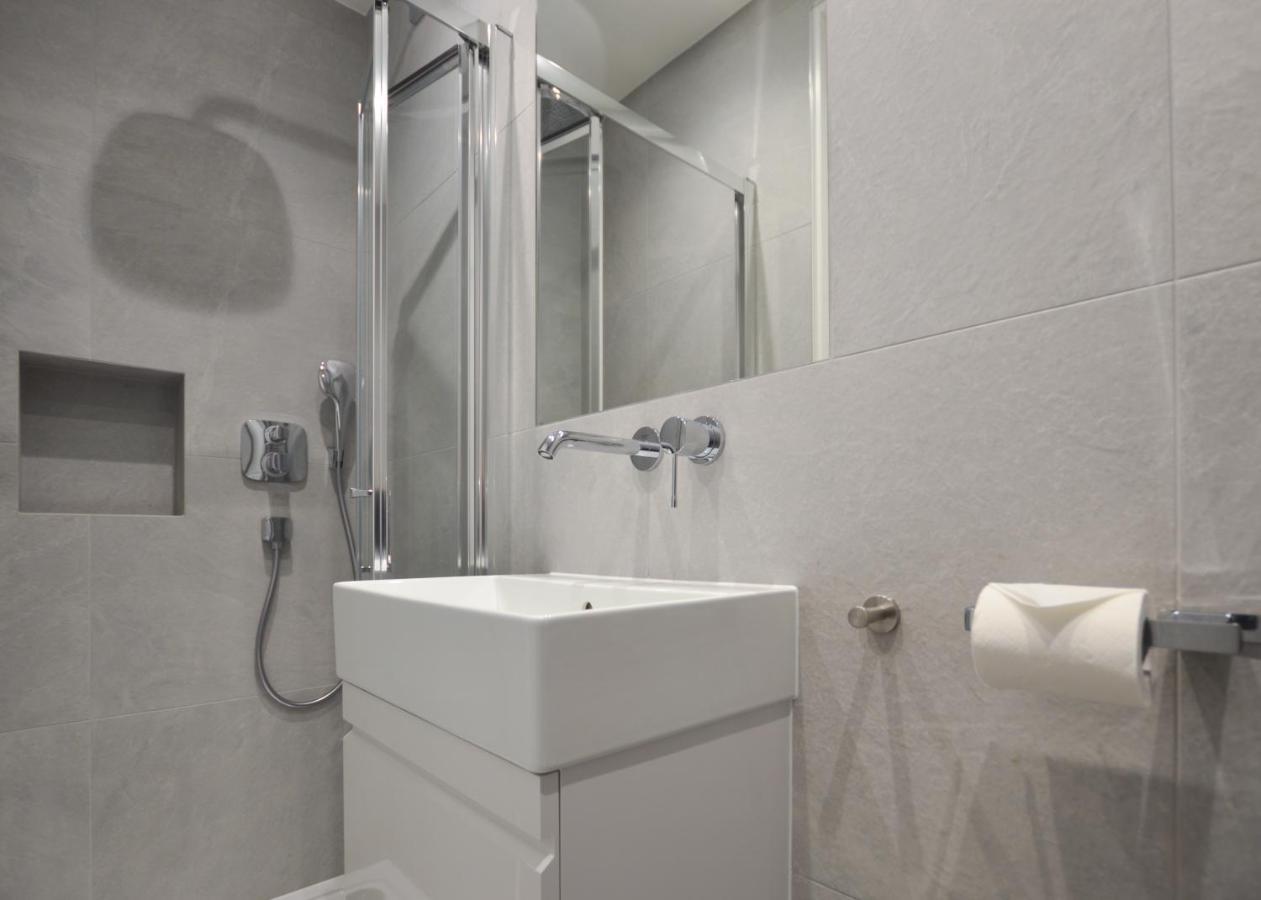 Deluxe Studio Apartment