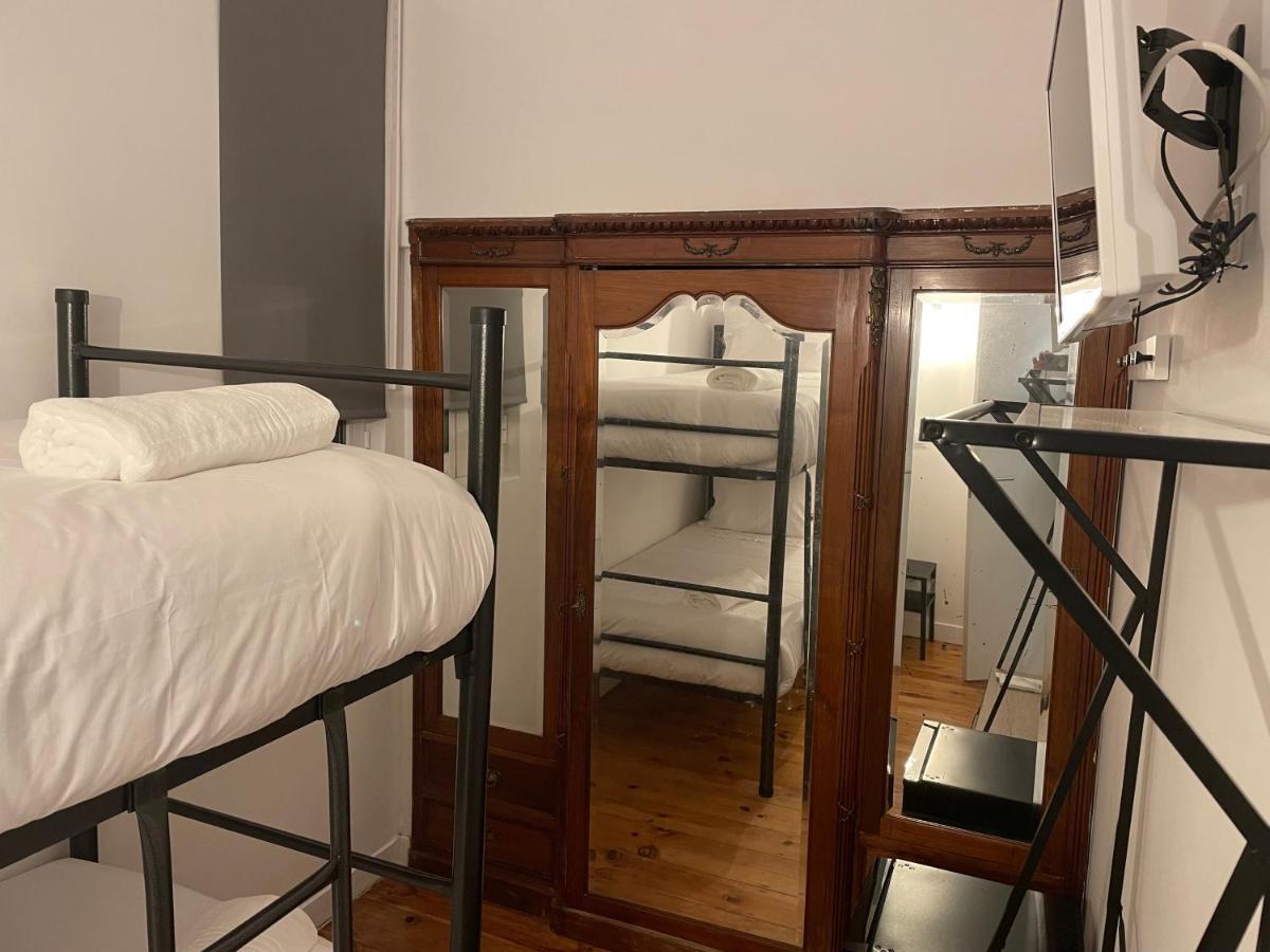 Habitación pequeña con literas
