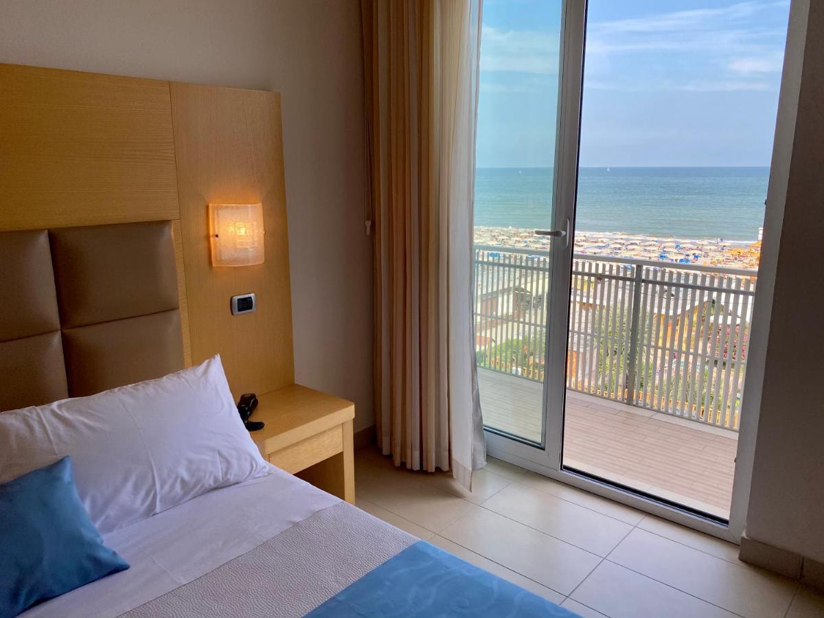 Deluxe Double or Twin Room Sea View