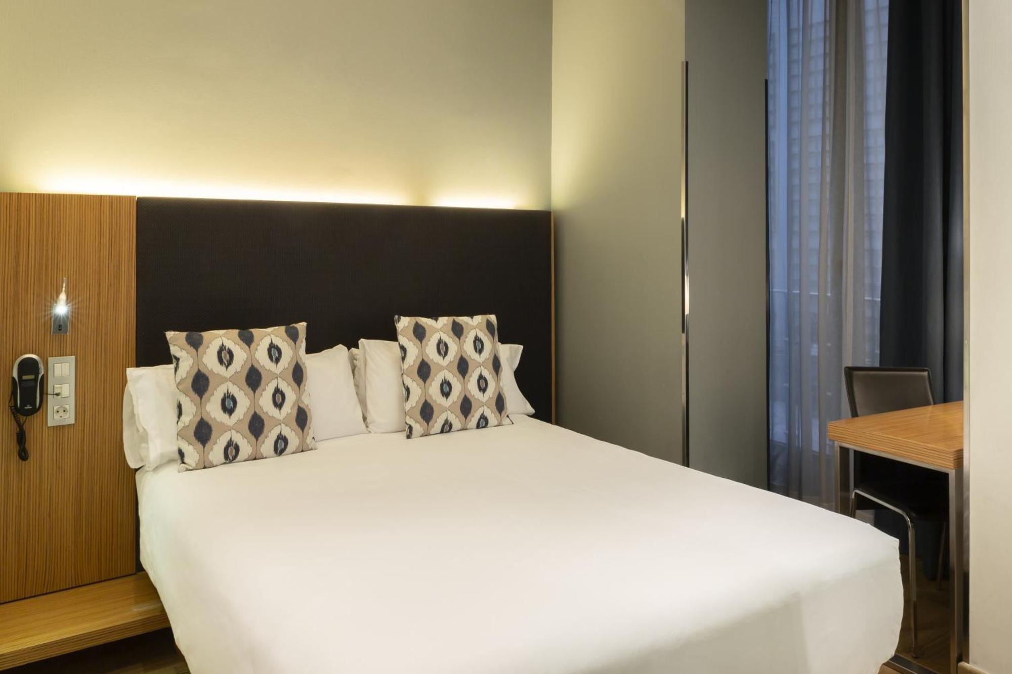 Small Double Room,1340349587:JPEG