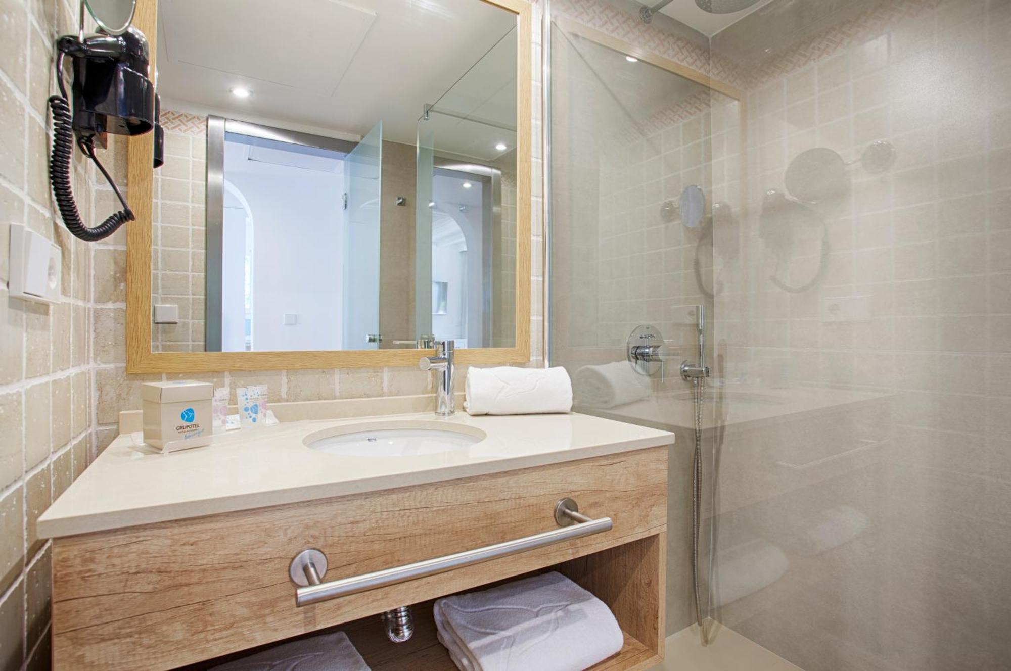Premium One-Bedroom Apartment,1436237839:JPEG