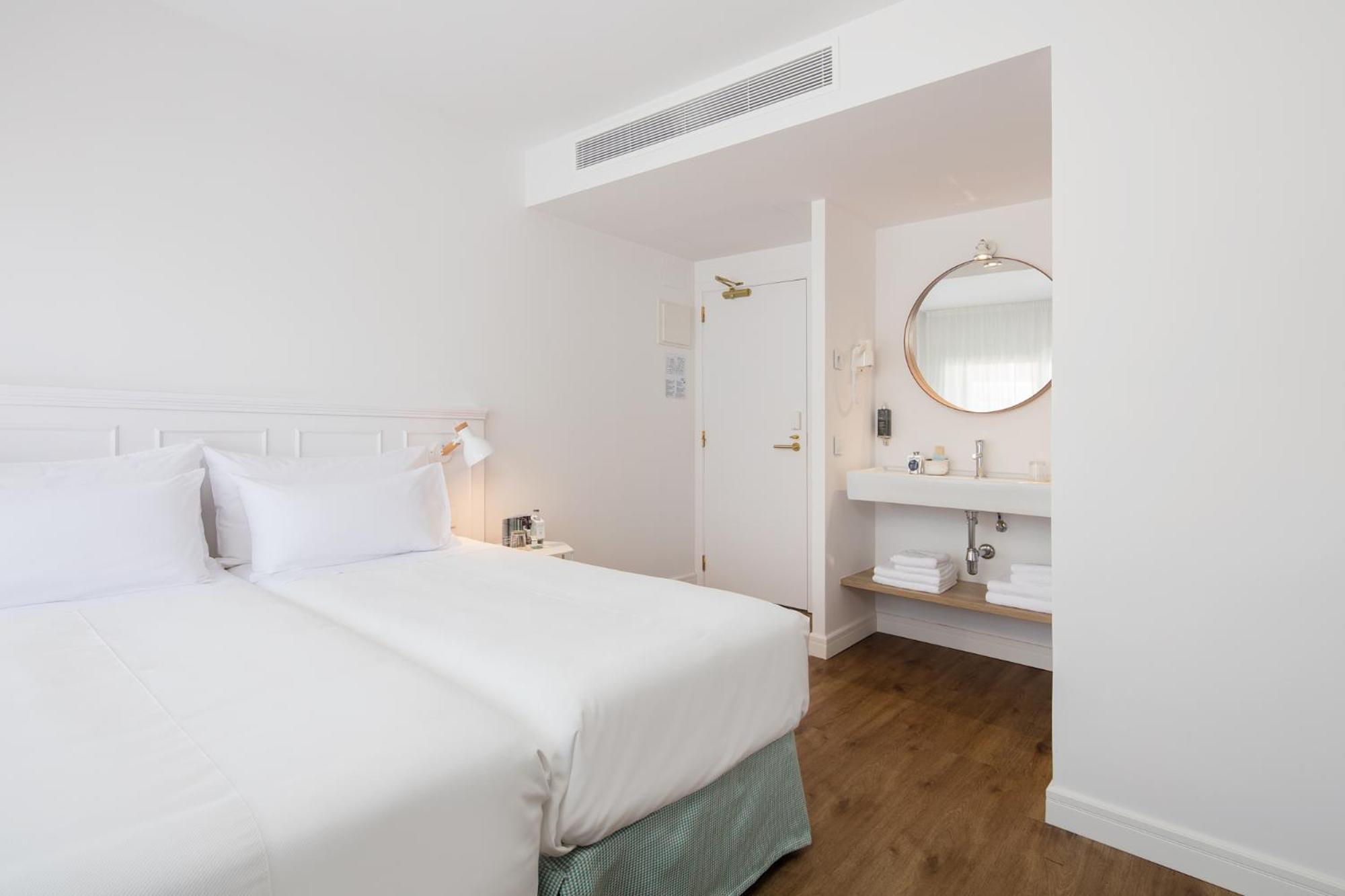 Double Room with Extra Bed (3 Adults)