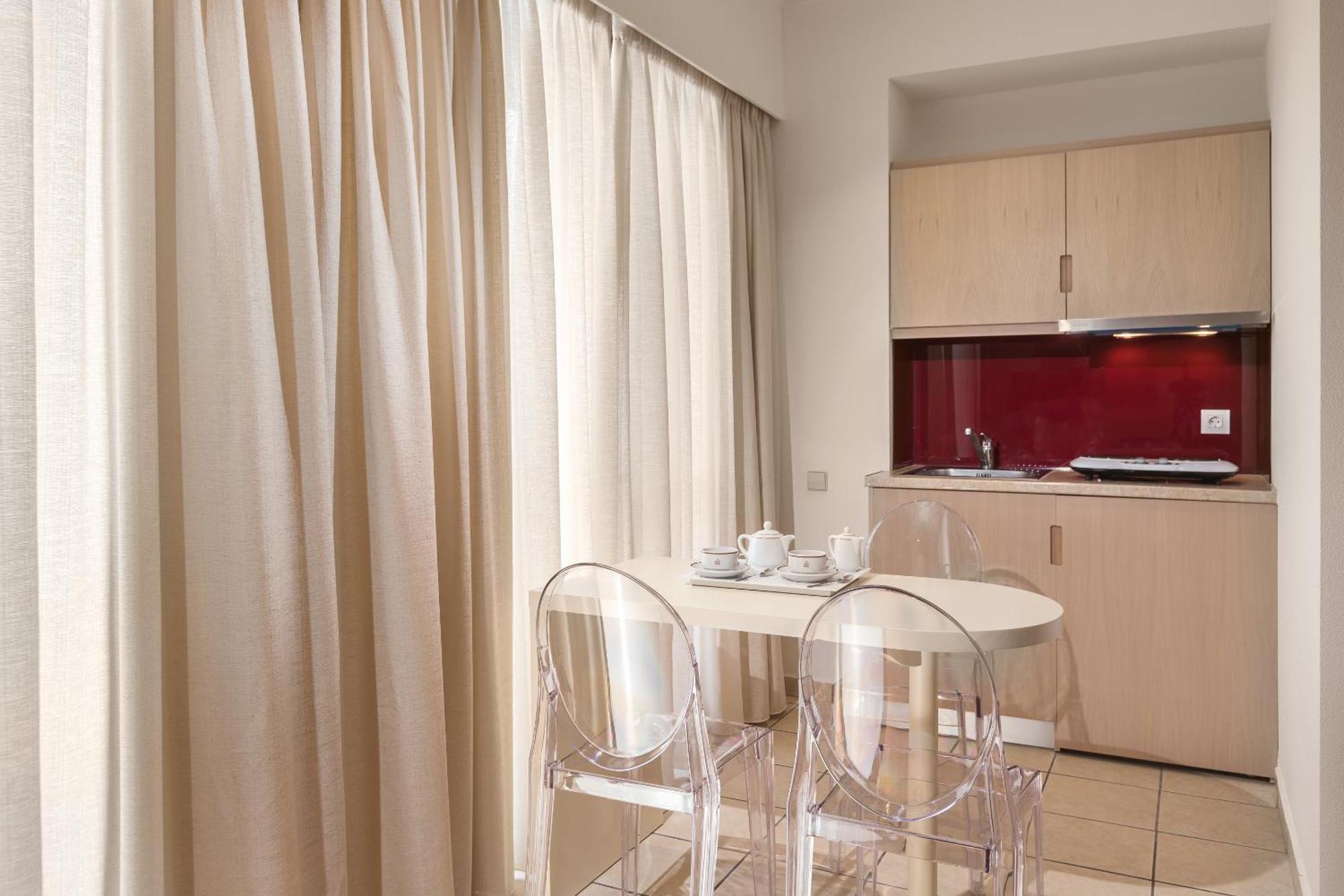 Studio (3 Adults)