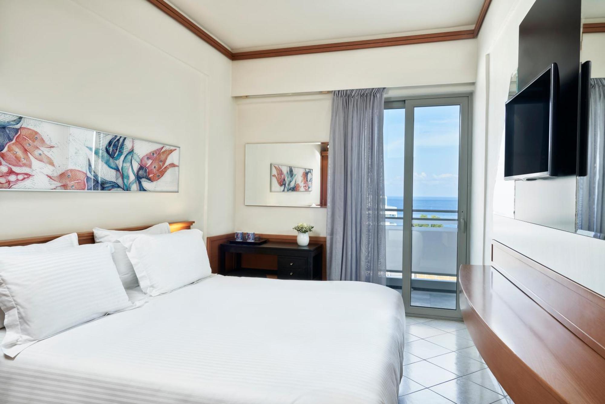 Superior Guestroom side sea view