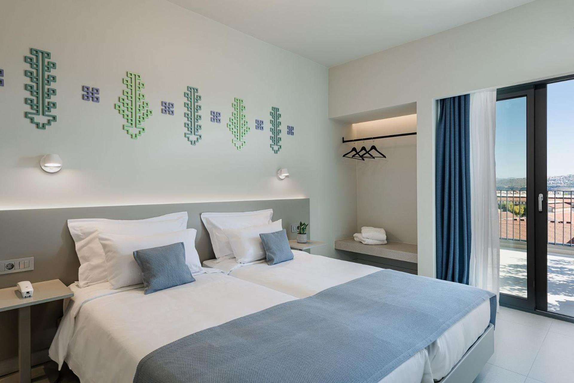 Kamer met 1 Groot Bed of 2 Aparte Bedden en Uitzicht op de Stad