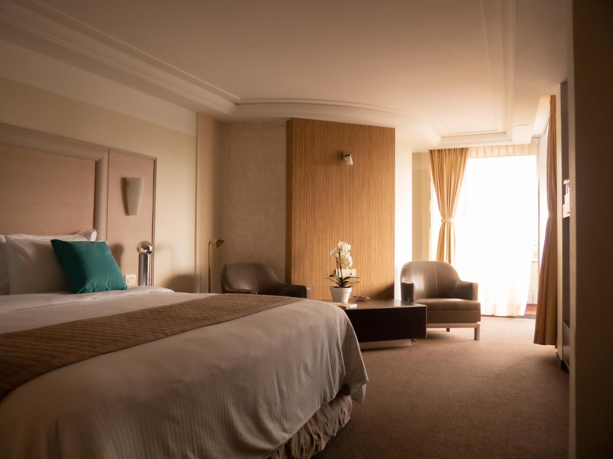Master Suite,1589415676:JPEG