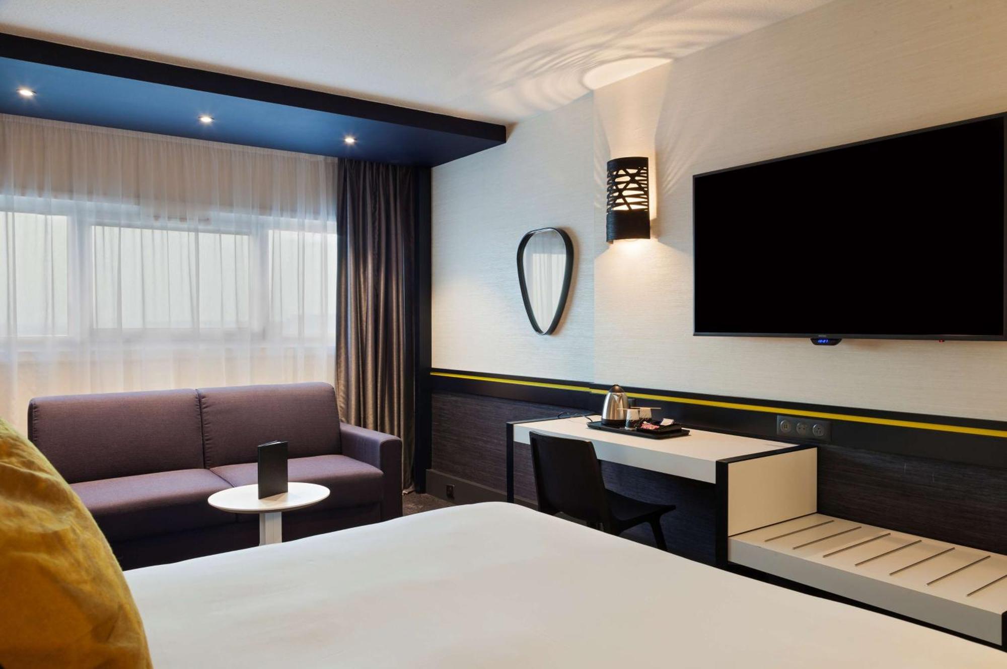 Superior Double Room Sofa