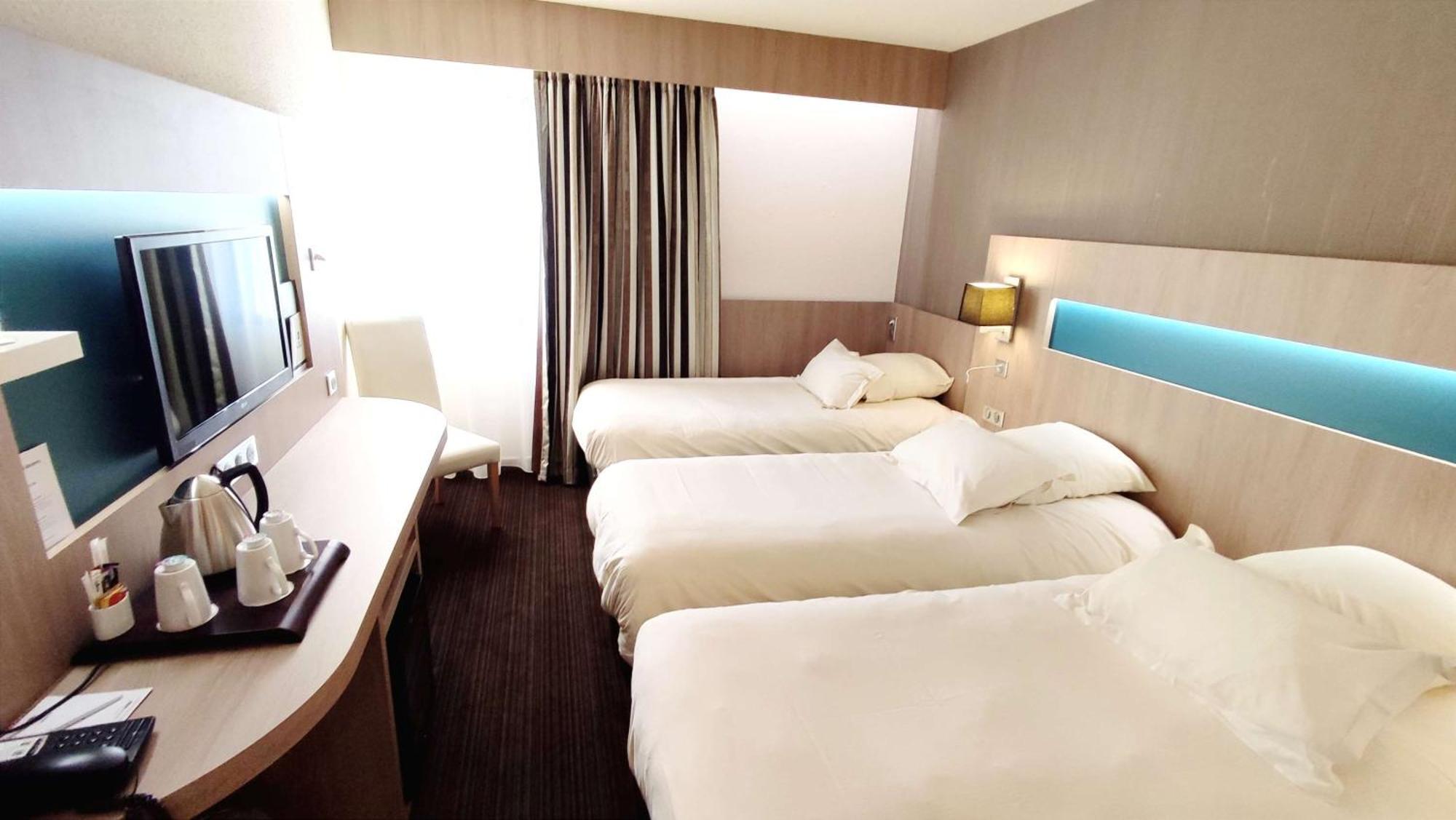 Standard Room with Three Single Beds - Non-Smoking