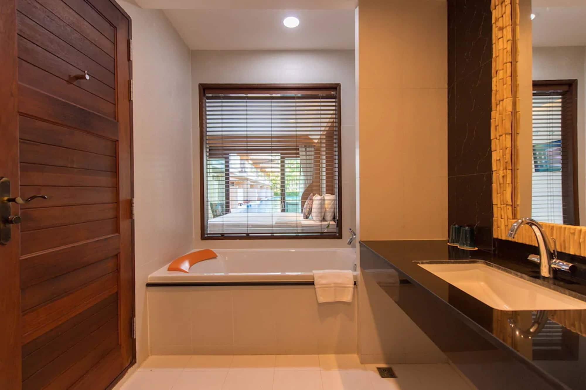Chambre de Luxe - Accès Piscine
