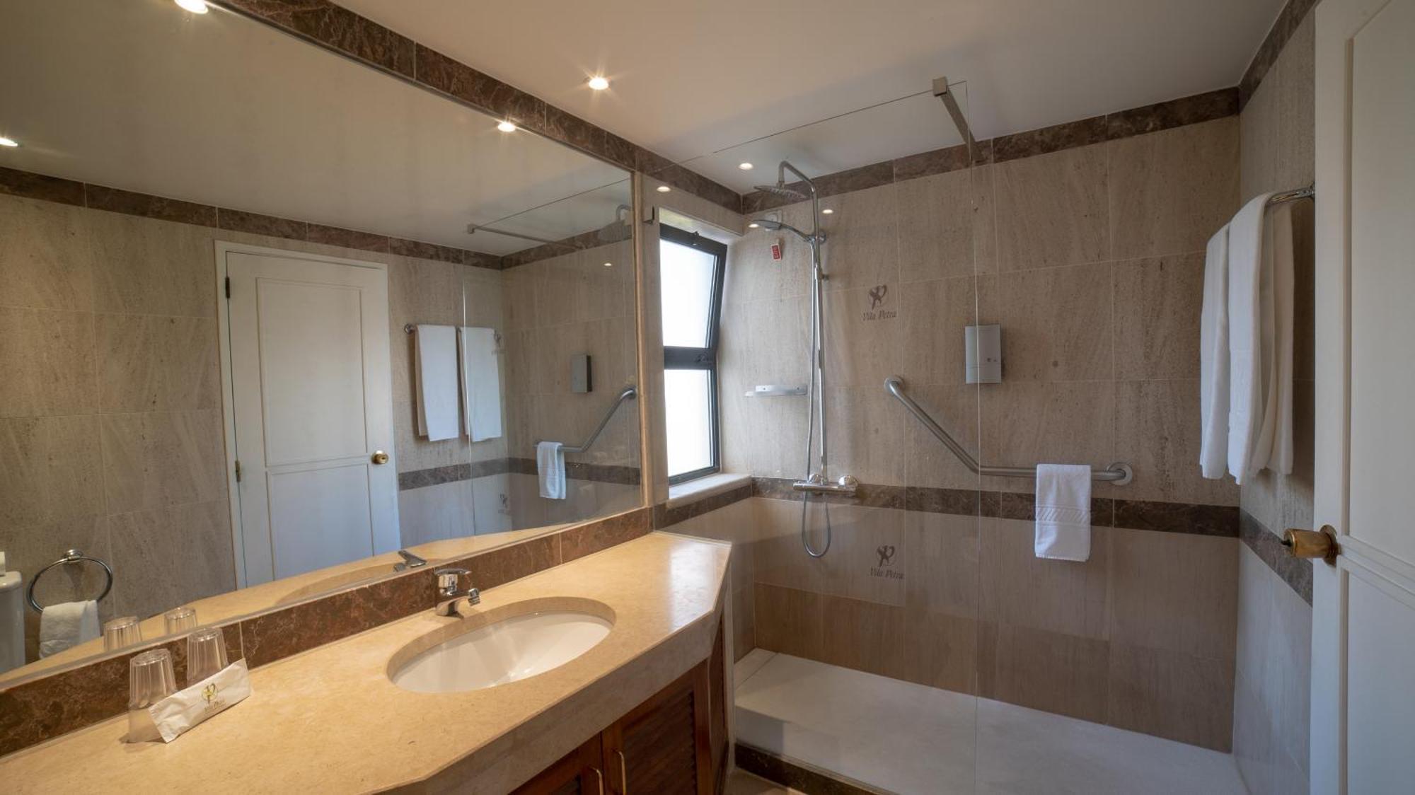Two-Bedroom Apartment Pool View,1274495008:JPEG