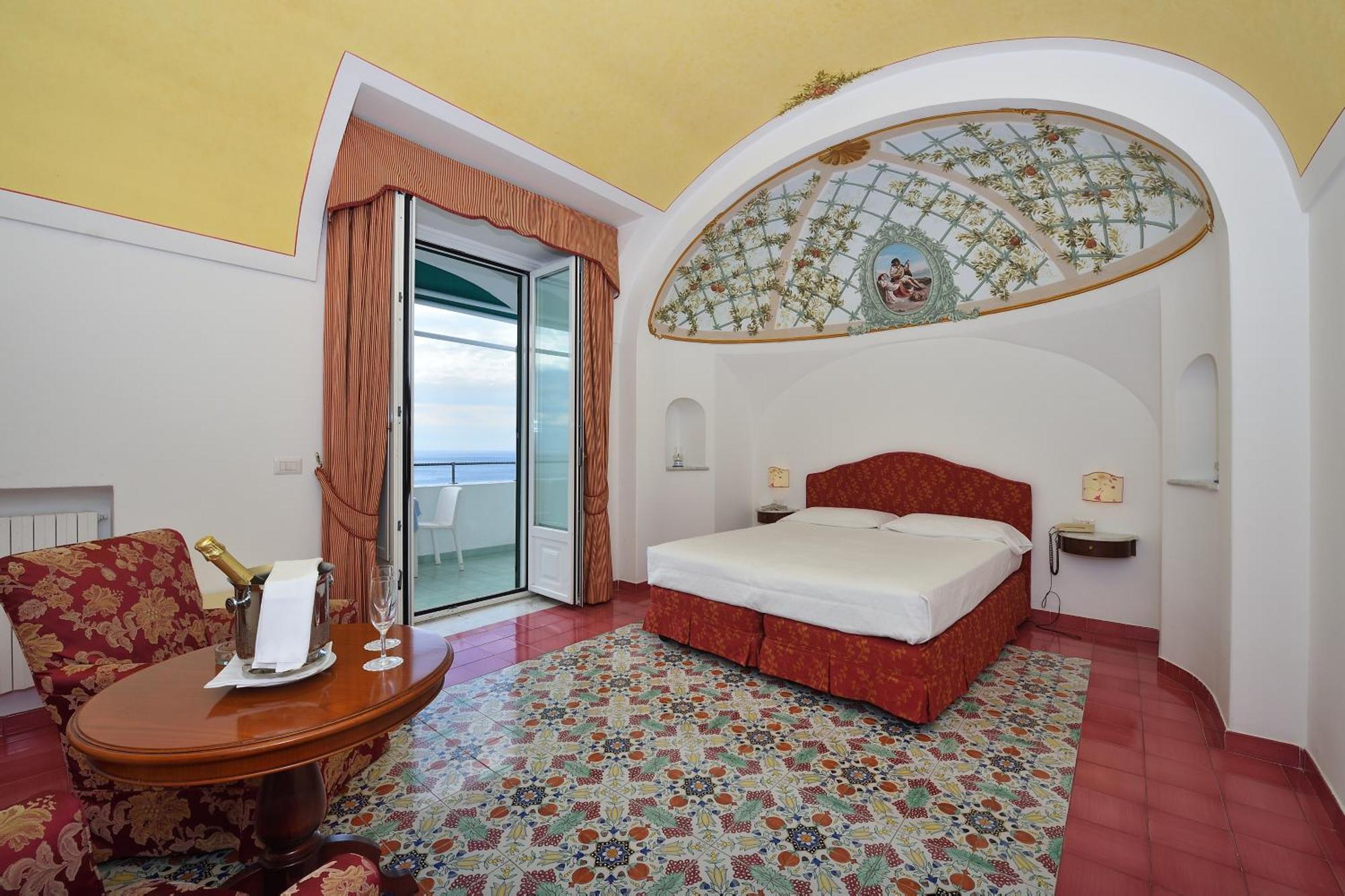 Deluxe Room,1274505400:JPEG